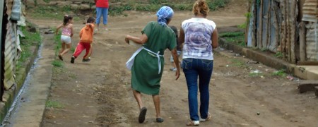 ANCIANA BENEFICIADA POR COMEDOR INFANTIL